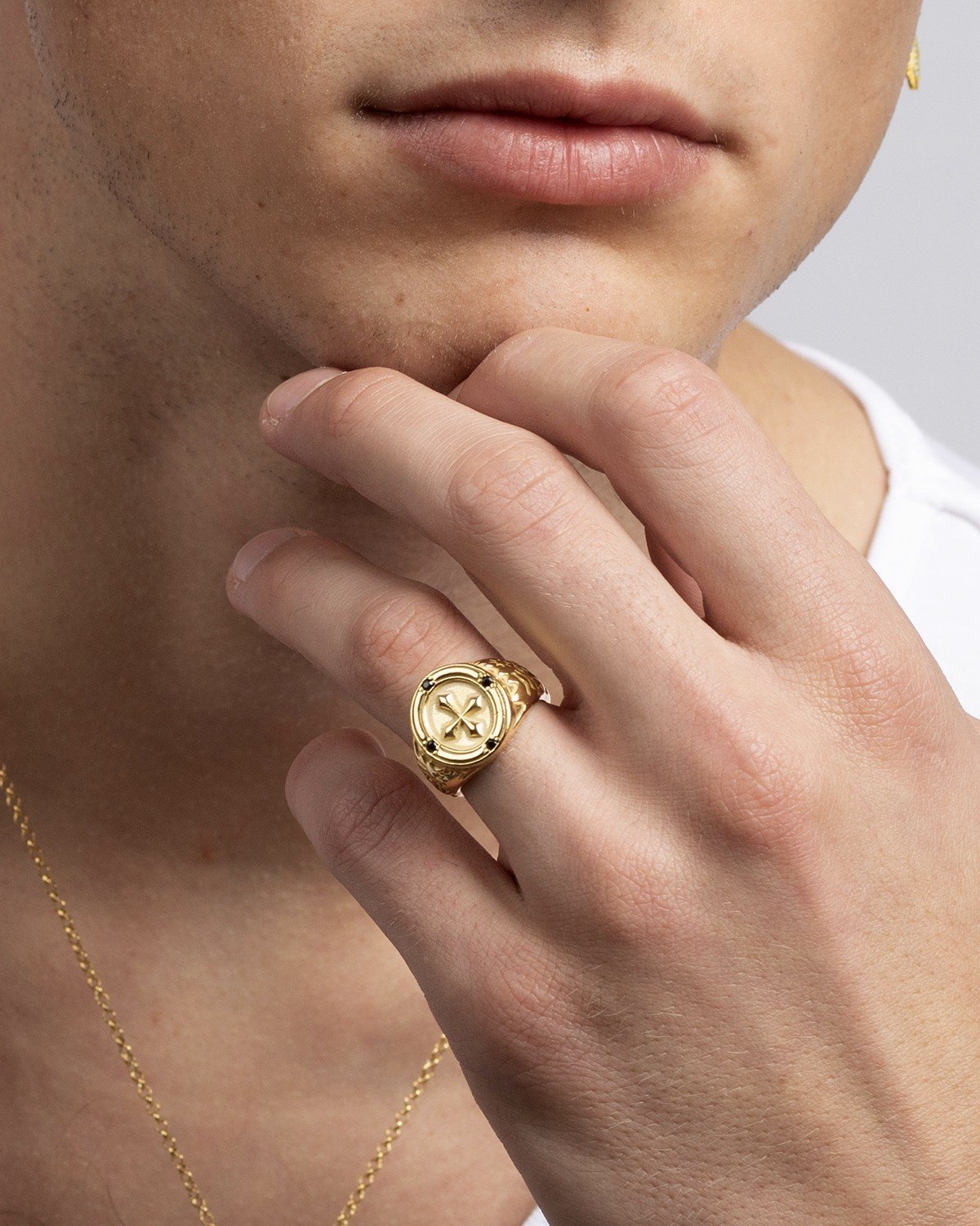 Cross signet gold
