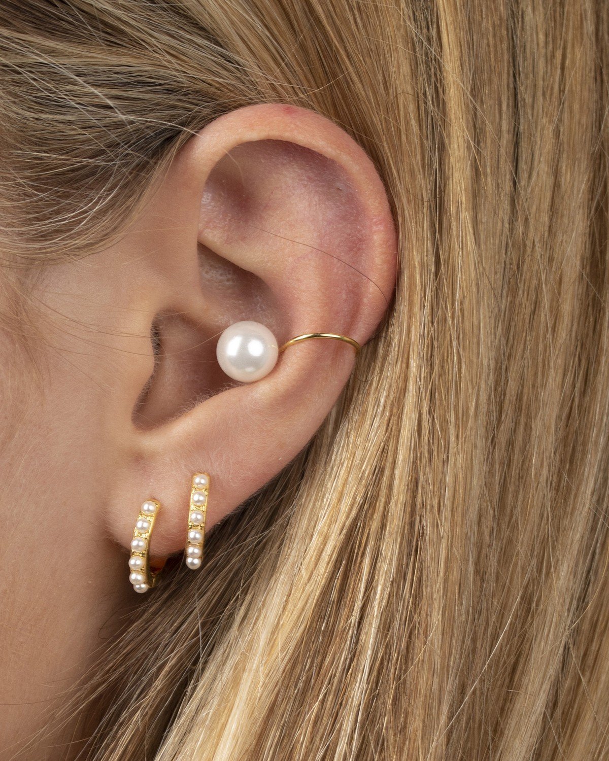 Pearl hoops gold