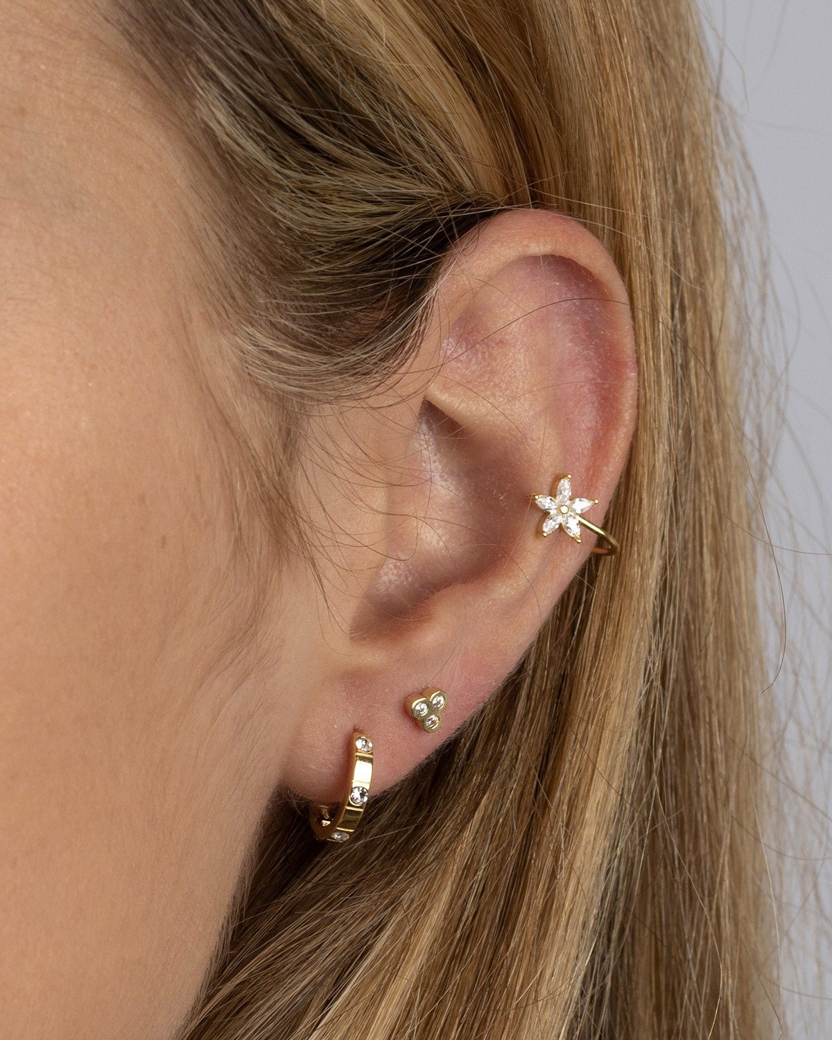 Flower ear cuff gold