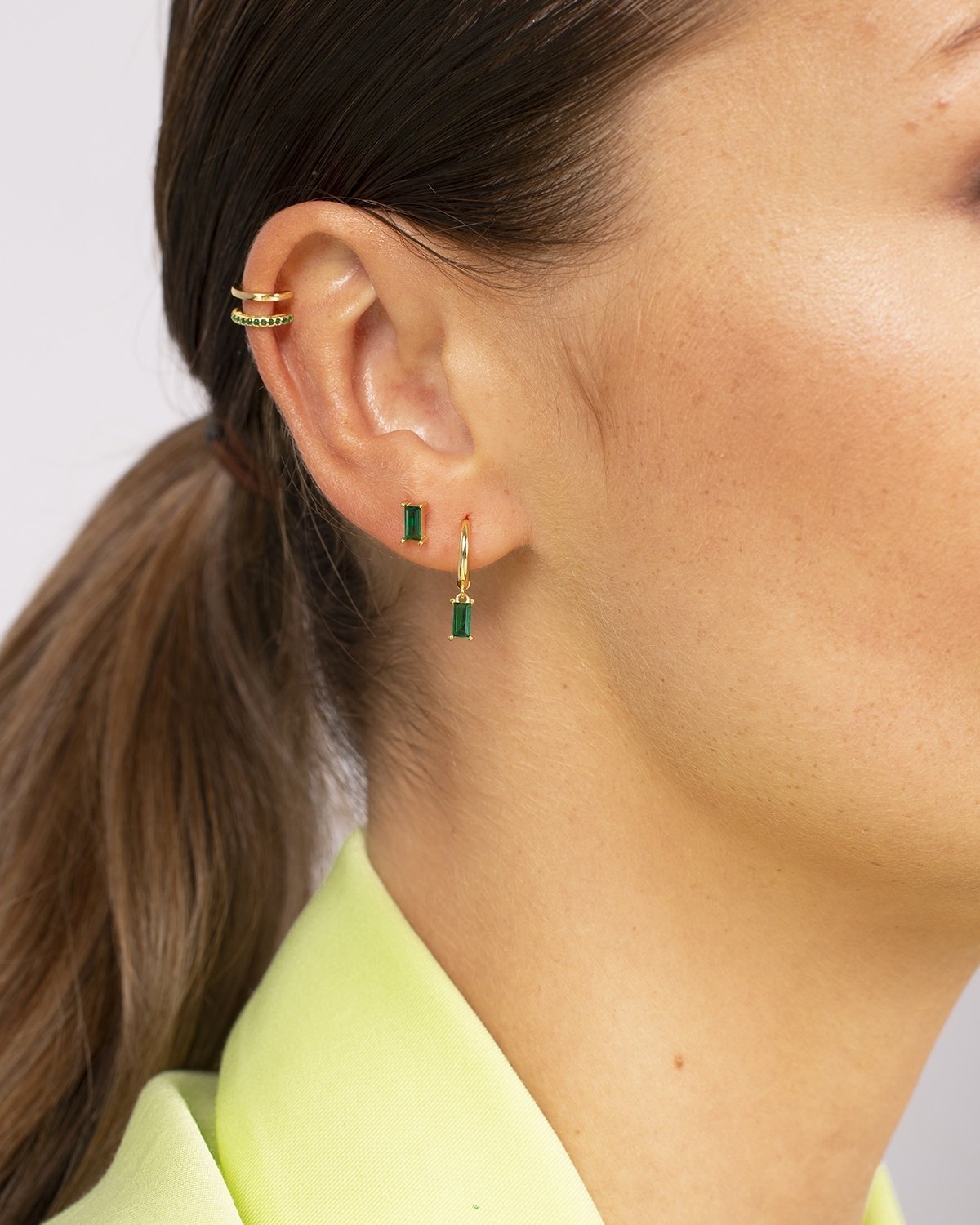 Emerald baguette stud gold