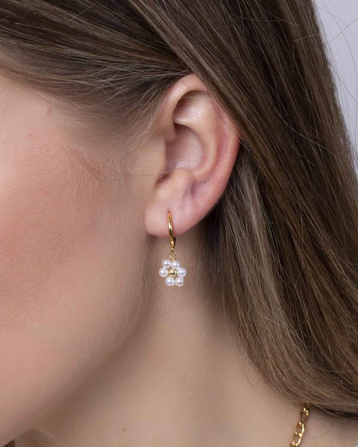 Daisy pearl hoops gold